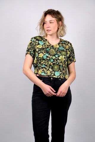 Handmade Upcycling Crop Shirt mit floralem Print in Schwarz, Hellgrün, Oliv/Salbei, Mint/Türkis und Gelb/Orange – ideal für eine M bis L
