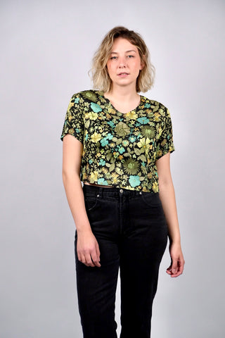 Handmade Upcycling Crop Shirt mit floralem Print in Schwarz, Hellgrün, Oliv/Salbei, Mint/Türkis und Gelb/Orange – ideal für eine M bis L