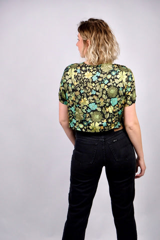 Handmade Upcycling Crop Shirt mit floralem Print in Schwarz, Hellgrün, Oliv/Salbei, Mint/Türkis und Gelb/Orange – ideal für eine M bis L