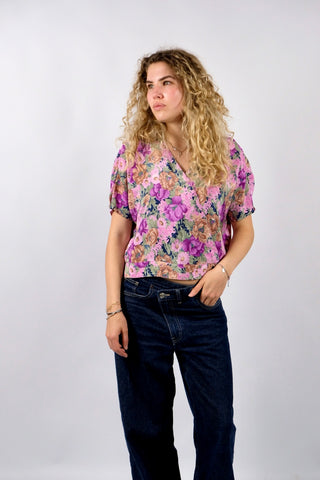 80s Shirt-Bluse mit geblümtem Muster in Rosa, Pink/Beere, Beige, Braun und Grüntönen – tolle Wickeloptik und lockerer, verkürzter Schnitt – entspricht ca. einer M/L