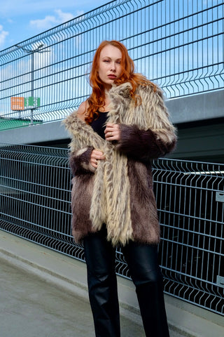 Atemberaubender Preloved (Secondhand) Fake Fur Mantel in Creme/Beige und Graubraun/Taupe von der Marke Urbancode mit seitlichen Eingrifftaschen – UK10 (entspricht einer M), auch von einer S tragbar und ein absolutes Highlight