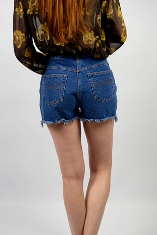 90s Jeansshorts aus reiner Baumwolle in dunkelblauer Waschung mit Fransen, tragbar von einer S oder der Zwischengröße S/M je nach gewünschter Passform (bitte Maße beachten)