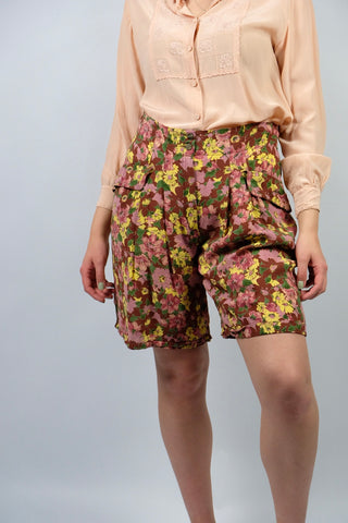 80s/90s Shorts im Hosenrock-Stil mit hoher Taille, Taschen und floralem Print in Rost, Rosa, Mauve, Pink, Grün und Gelb – entspricht ca. einer heutigen XL (bitte Maße beachten) – ein absolutes Highlight