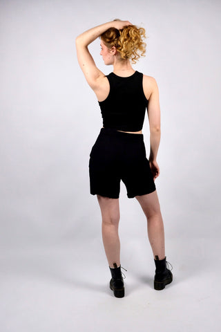 Schwarze 80s/90s High Waist Shorts aus hochwertigem Materialmix (Viskose und Leinen), sehr angenehm zu tragen – entspricht ca. einer heutigen M (bitte Maße beachten) – ein absolutes Highlight