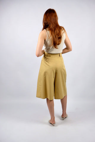 Senfgelbe 80s/90s Culotte/Bermuda im Hosenrock-Stil mit hoher Taille, Bundfalten, Gürtelschlaufen und seitlichen Eingrifftaschen – ideal für eine heutige S und ein absolutes Highlight