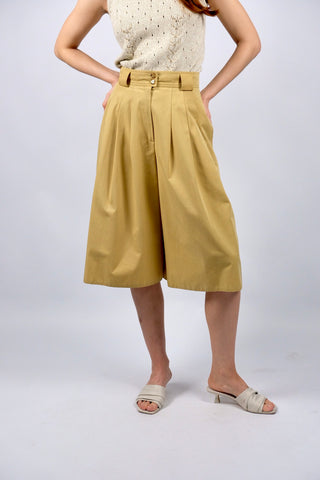 Senfgelbe 80s/90s Culotte/Bermuda im Hosenrock-Stil mit hoher Taille, Bundfalten, Gürtelschlaufen und seitlichen Eingrifftaschen – ideal für eine heutige S und ein absolutes Highlight