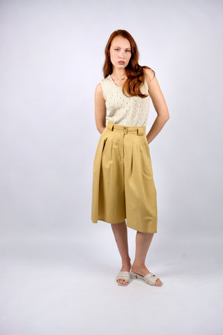 Senfgelbe 80s/90s Culotte/Bermuda im Hosenrock-Stil mit hoher Taille, Bundfalten, Gürtelschlaufen und seitlichen Eingrifftaschen – ideal für eine heutige S und ein absolutes Highlight