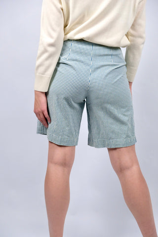 Karierte 80s/90s Shorts mit hoher Taille und seitlichen Eingrifftaschen – wir empfehlen die Shorts einer kleinen L oder der Zwischengröße M/L, bitte Maße beachten