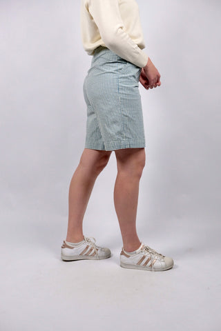 Karierte 80s/90s Shorts mit hoher Taille und seitlichen Eingrifftaschen – wir empfehlen die Shorts einer kleinen L oder der Zwischengröße M/L, bitte Maße beachten