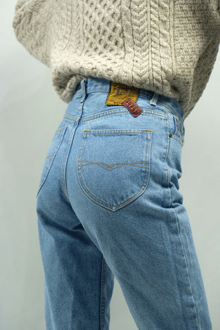 Vintage 90s High Waist Slim Fit Mom Jeans - S/M