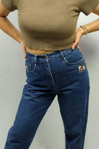 80s/90s Mom Jeans in dunkelblauer Waschung mit hoher Taille und süßen Pilz-Stickereien, zu empfehlen für eine heutige M, bitte Maße beachten