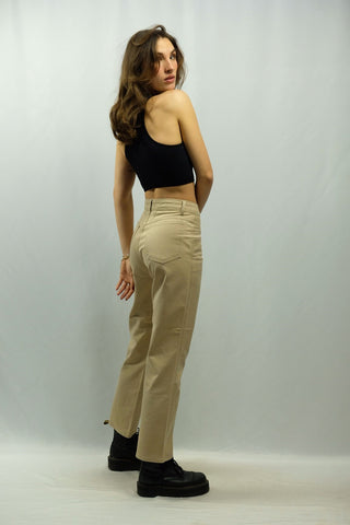 beige 90s Jeans made in Italy von der Marke Closed, mit normaler, eher höherer Mid Waist Bundhöhe und geradem Bein, superweiche und bequeme Baumwollmischung mit Stretch-Anteil, ideal für eine XS und ein absolutes Highlight