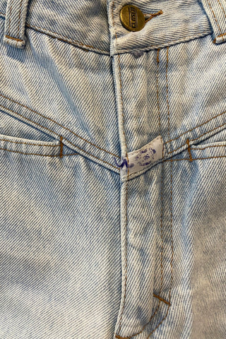 80s Jeans made in Italy von der Marke Closed – stone washed in Hellblau, typischer Mom Fit und hohe Taille, ideal für eine XXS – ein absolutes Highlight