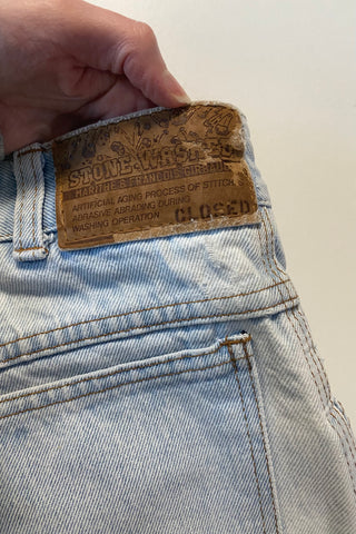 80s Jeans made in Italy von der Marke Closed – stone washed in Hellblau, typischer Mom Fit und hohe Taille, ideal für eine XXS – ein absolutes Highlight