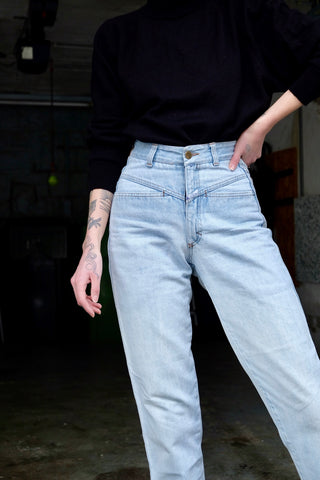 80s Jeans made in Italy von der Marke Closed – stone washed in Hellblau, typischer Mom Fit und hohe Taille, ideal für eine XXS – ein absolutes Highlight