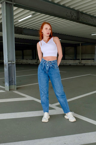 80s/90s Mom Jeans made in Belgium – in mittelblauer Waschung und mit hoher Taille – ideal für eine S und ein absolutes Highlight