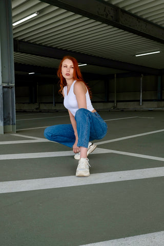 80s/90s Mom Jeans made in Belgium – in mittelblauer Waschung und mit hoher Taille – ideal für eine S und ein absolutes Highlight