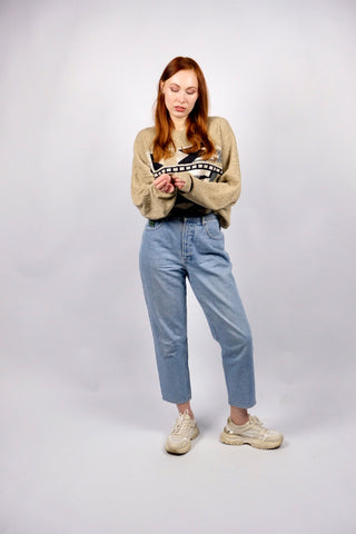 90s HIS Mom Jeans mit hoher Taille in hellblauer Waschung – wir empfehlen die Jeans der Zwischengröße M/L oder einer kleinen L (bitte Maße beachten) – ein absolutes Highlight