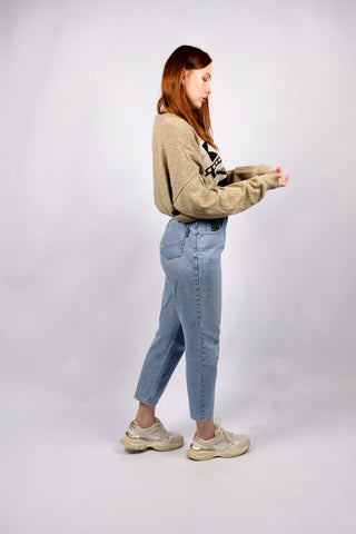 90s HIS Mom Jeans mit hoher Taille in hellblauer Waschung – wir empfehlen die Jeans der Zwischengröße M/L oder einer kleinen L (bitte Maße beachten) – ein absolutes Highlight