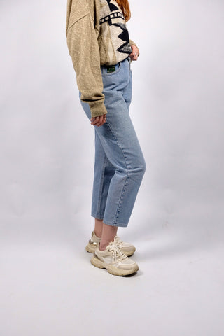 90s HIS Mom Jeans mit hoher Taille in hellblauer Waschung – wir empfehlen die Jeans der Zwischengröße M/L oder einer kleinen L (bitte Maße beachten) – ein absolutes Highlight