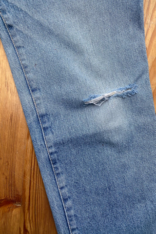 90s Chipie Mid Waist Ripped Jeans in hellblauer Waschung mit geradem Bein – ideal für eine S – made in France