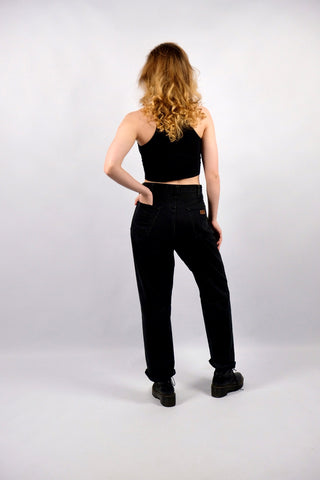 Schwarze 90s Wrangler Jeans mit normaler Bundhöhe und geradem Bein – wir empfehlen die Jeans einer XL (bitte Maße beachten)