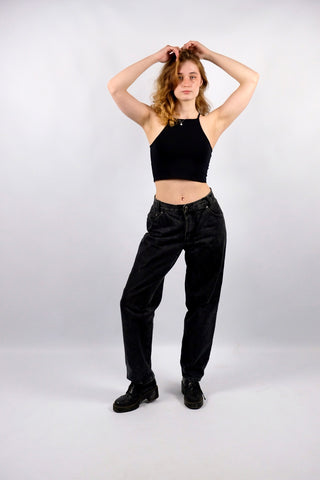 Dunkelgraue 90s Pioneer Jeans mit Mid Waist Bundhöhe und geradem Bein – wir empfehlen die Jeans einer L für einen eher lockeren Look oder einer XL (bitte Maße beachten)