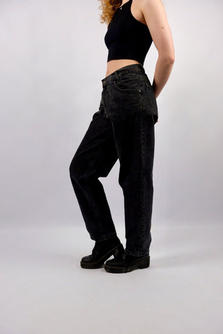 Dunkelgraue 90s Pioneer Jeans mit Mid Waist Bundhöhe und geradem Bein – wir empfehlen die Jeans einer L für einen eher lockeren Look oder einer XL (bitte Maße beachten)
