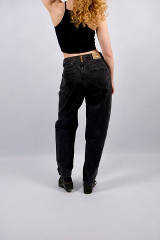 Dunkelgraue 90s Pioneer Jeans mit Mid Waist Bundhöhe und geradem Bein – wir empfehlen die Jeans einer L für einen eher lockeren Look oder einer XL (bitte Maße beachten)