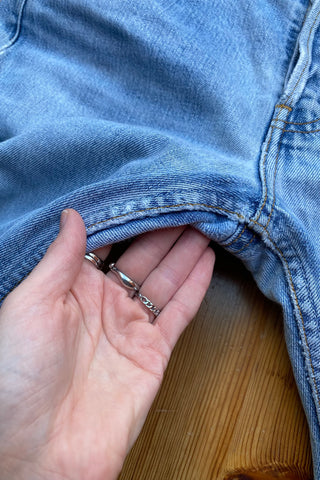 Vintage 1997 Levi's 513 Slim Straight Crop Jeans Hellblau - S/M