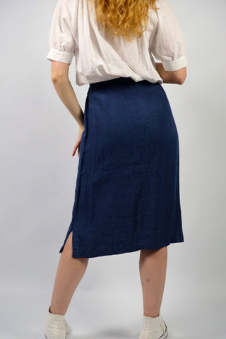 Dunkelblauer 90s Bleistiftrock made in Italy aus 100% Leinen, mit hoher Taille und kleinen Beinschlitzen – wir empfehlen den Rock einer L – ein hochwertiges Highlight