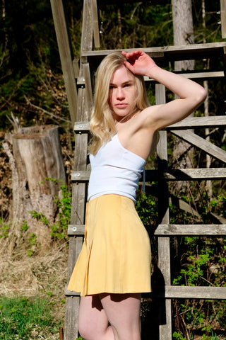 gelber 70s Viskose Mix Minirock mit hoher Taille und Knopfleiste vorn – ideal für eine XS – ein seltenes Fundstück und absolutes Highlight