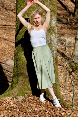 Salbeigrüner, zart gemusterter 70s Midirock mit hoher Taille – ideal für eine heutige S
