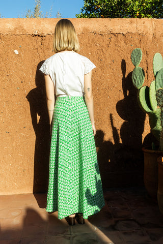 Atemberaubender, hochwertiger 70s Maxirock aus Baumwolle und Viskose, toller High Waist Schnitt in A-Linie mit Blümchenmuster in Grün und Weiß – ideal für eine XS – ein seltenes Fundstück und absolutes Highlight