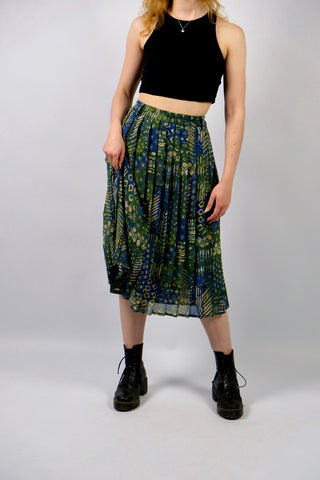 80s/90s High Waist Faltenrock mit stretchy Gummizugbund, Gürtelschlaufen und Boho Crazy Pattern Print in Grün, Blau, Beige und Weiß – ideal für eine M/L oder L
