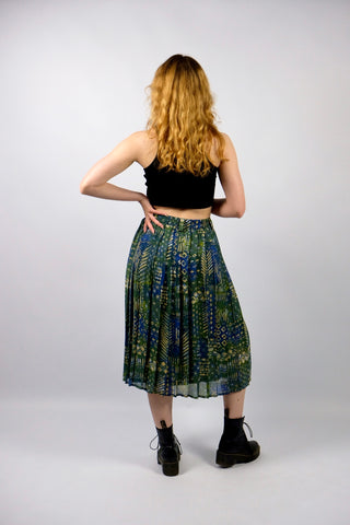 80s/90s High Waist Faltenrock mit stretchy Gummizugbund, Gürtelschlaufen und Boho Crazy Pattern Print in Grün, Blau, Beige und Weiß – ideal für eine M/L oder L