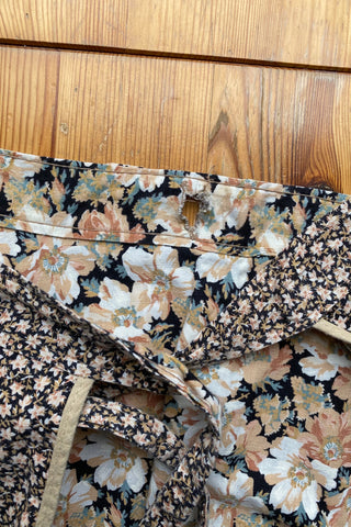 80s/90s Wickelrock zum Wenden – florales Muster auf beiden Seiten in tollen Farben (Schwarz, Weiß, Mint, Altrosa/Peach, Beige) – A-Linie-Schnitt in Midilänge mit hoher Taille sowie individuell verstellbarem Bund; ein absolutes Highlight und zu empfehlen für eine XS bis S