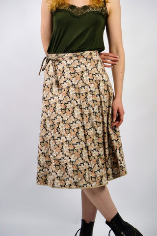 80s/90s Wickelrock zum Wenden – florales Muster auf beiden Seiten in tollen Farben (Schwarz, Weiß, Mint, Altrosa/Peach, Beige) – A-Linie-Schnitt in Midilänge mit hoher Taille sowie individuell verstellbarem Bund; ein absolutes Highlight und zu empfehlen für eine XS bis S