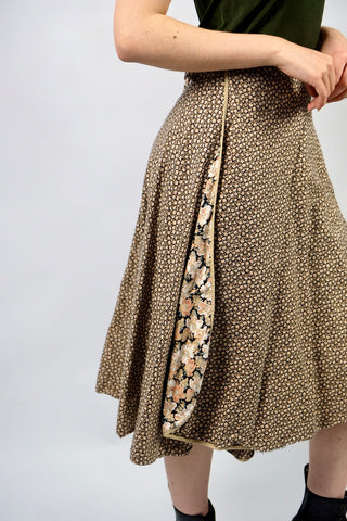 80s/90s Wickelrock zum Wenden – florales Muster auf beiden Seiten in tollen Farben (Schwarz, Weiß, Mint, Altrosa/Peach, Beige) – A-Linie-Schnitt in Midilänge mit hoher Taille sowie individuell verstellbarem Bund; ein absolutes Highlight und zu empfehlen für eine XS bis S