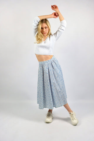 Weißer 70s High Waist Baumwollrock in A-Linie mit Blümchenmuster in Blau, ideal für eine XS