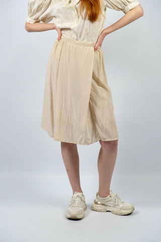 70s/80s Handmade High Waist Rock mit zartem Hahnentrittmuster in Cremeweiß und Beige, fließender Schnitt, vermutlich aus Seide – zu empfehlen für eine XXS