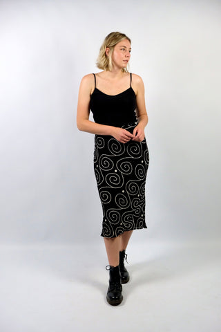 Schwarzer 90s Viskose Rock mit weißem Spiralen Print – wir empfehlen den Rock einer heutigen L – ein absolutes Highlight