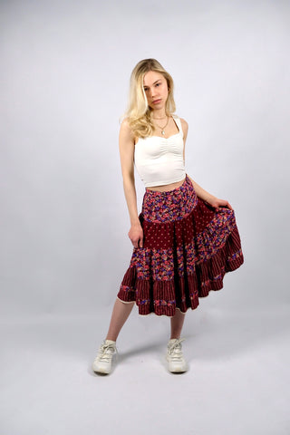 traumhafter 70s Midirock aus hochwertiger Materialmischung (Baumwolle und Modal) – A-Linien-Schnitt mit hoher Taille und tollem Boho-/Blümchenmuster in Dunkelrot, Pfirsich, Lachs, Koralle, Creme, Dunkelgrün und Blautönen – ideal für eine XS und ein absolutes Highlight