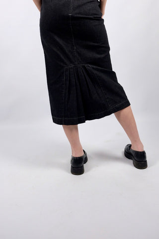 90s Denim High Waist Rock made in Italy aus reiner Baumwolle in Dunkelgrau/Anthrazit – schmaler, gerader Schnitt mit tollem Faltendetail hinten – Größe S und ein zeitloses Highlight