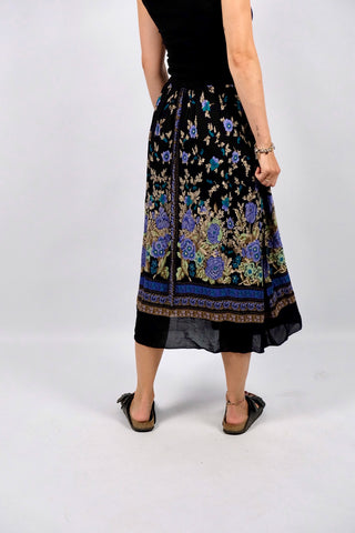 Fließender schwarzer 80s/90s High Waist Rock von Betty Barclay aus reiner Viskose mit floralem Print in Lila/Flieder, Goldbraun, Braun, Beige, Mint und Türkis – passt einer XXS – ein absolutes Highlight