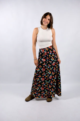 schwarzer 70s Handmade Maxirock mit hoher Taille und buntem Blumen-Print – entspricht einer XXS – ein absolutes Highlight