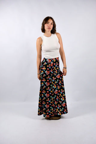 schwarzer 70s Handmade Maxirock mit hoher Taille und buntem Blumen-Print – entspricht einer XXS – ein absolutes Highlight