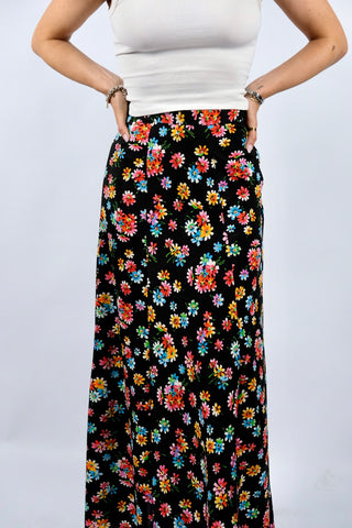 schwarzer 70s Handmade Maxirock mit hoher Taille und buntem Blumen-Print – entspricht einer XXS – ein absolutes Highlight