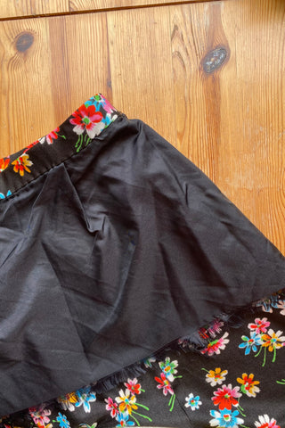 schwarzer 70s Handmade Maxirock mit hoher Taille und buntem Blumen-Print – entspricht einer XXS – ein absolutes Highlight
