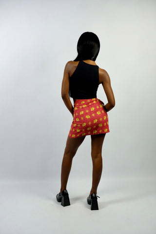 Roter, kurzer 90s High Waist Viskose Wickelrock mit tollem Boho Elefanten Print in Gelb/Gold – wir empfehlen den Rock einer XS bis S